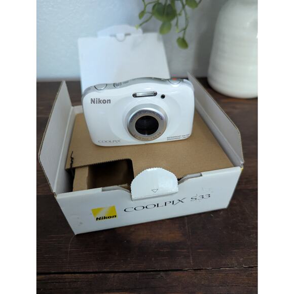 Nikon Coolpix S33 13.2MP Full HD Waterproof Digital Camera White New in box - Picture 14 of 14